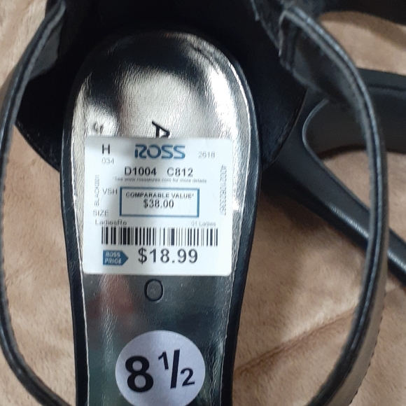 Andiamo brand black and gold heels size 8 1/2 - Picture 8 of 9